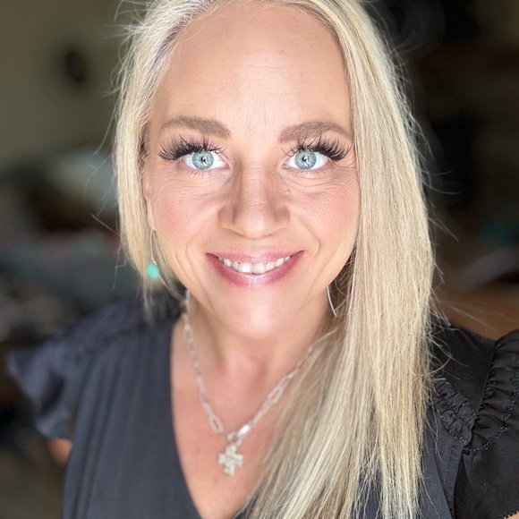 Meet your Posher, Janet - Picture 1 of 1